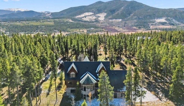 144 Rainbow - Fairways at Pole Creek 6 beds, private outdoor HT, heated garage