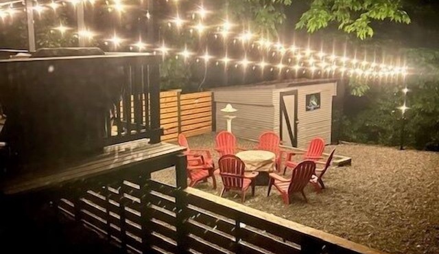 15 Min Fan Zone & Stadium FIFA Lodging Forest Bathing by the Peaceful Creekside Firepit, BBQ, Games & Yoga,