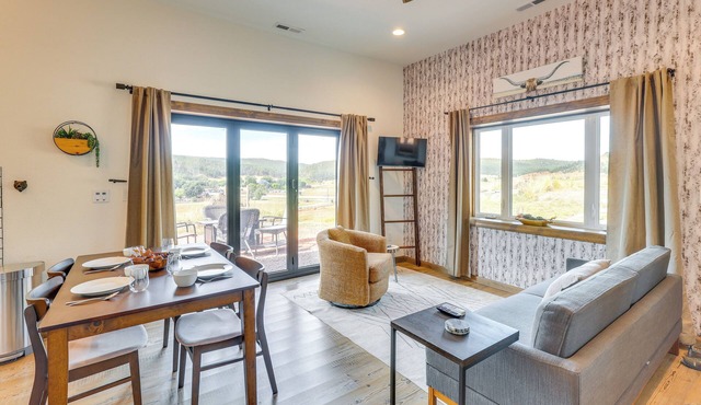 17 Mi to Mount Rushmore: Rapid City Retreat!