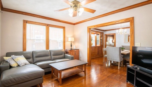1925 Craftman style home close to downtown Morton