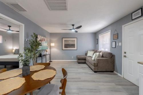 1BR 1BA Chic Home King Bed Smart TVs