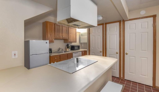 2 Bedroom Apt with Free Parking in Downtown DSM