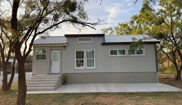 2-bedroom tiny home w/2 rv spots in Hawley