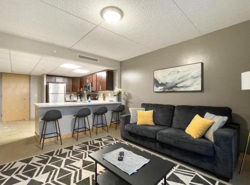 2 BR Short Uber to Dtwn NightlifeRestaurants