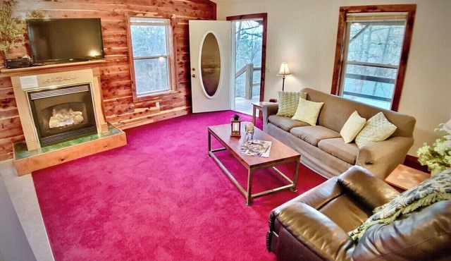 #2 Charming Cabin/Home - Giant Spa Tub, Family/Pet Friendly - Cedar Creek Cabins