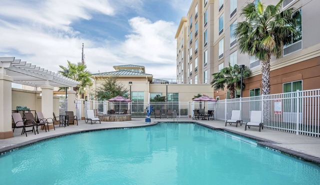 2 Inviting Rooms Designed for Family Adventures Around San Antonio Landmarks