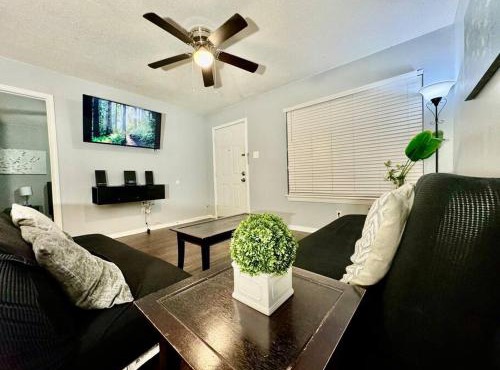 2 Master br apt 1st floor ,20 min to beach in Gardendale