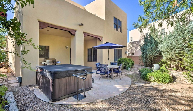 2 Mi to Downtown Sante Fe: 4BR Retreat w/Patio