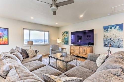 2 Mi to Dtwn Castle Rock: Home w/Furnished Patio