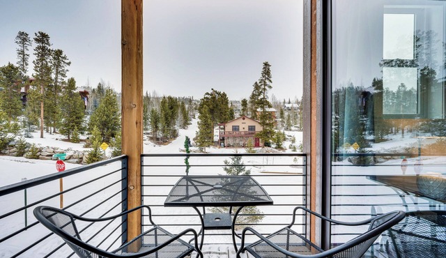 2 Mi to Rmnp: Mtn-view Grand Lake Loft!