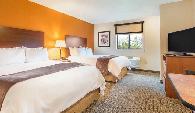 2 Pet-friendly Units with Kitchenette and FREE Parking | Near Buddy Holly Center