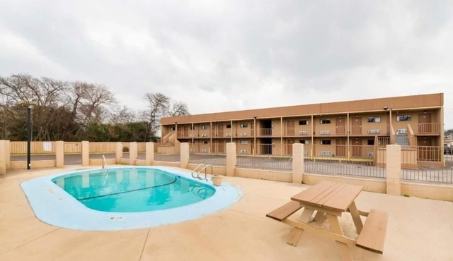2 Queen Beds, Near Lackland AFB & SeaWorld Perfect for Business or Leisure Trips