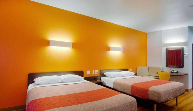 2 Queen Beds | NS, Shower