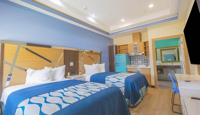 2 Queen Beds with Kitchenette Non-Smoking