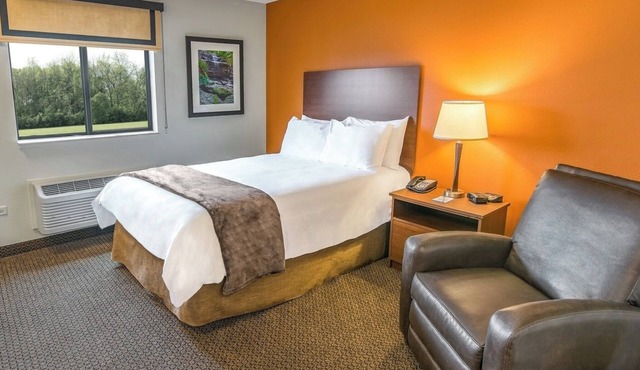 2 Queen Suites w/Recliners & Kitchens Close to Omaha’s Top Attractions & Dining