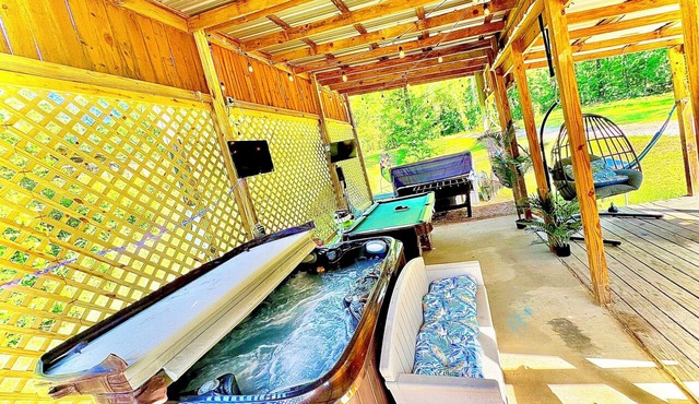 2 Small Country Cabins - King, Queen & Bunkbeds - walk to Sardis Lake - WiFi