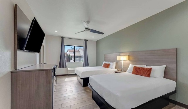 2 Spacious Rooms Near River Walk w/Free Breakfast - Ideal for Family Trips