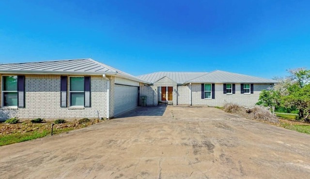 2-story home with covered patio, balcony, fireplace, streaming, great views, W/D