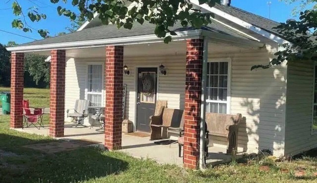 21 Sharp Street Retreat. Your Ozark Adventure Can Begin Now!
