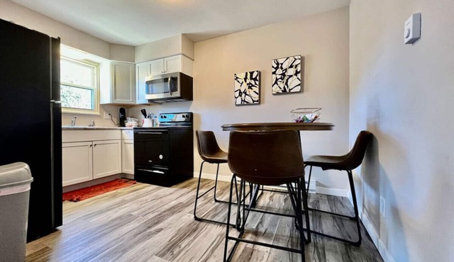 219 Maxwell St - Unit B · A great place to work and stay