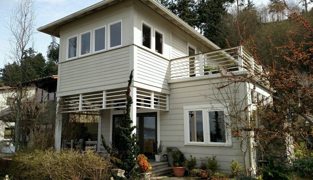 252 - Beautiful 1 bed, 1.5 bath beachfront home on Mutiny Bay