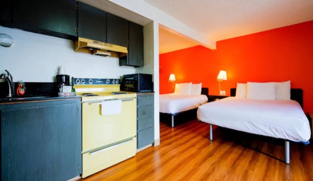 3 Affordable Downtown Hermiston Rooms w/Kitchenette— Free Onsite Parking