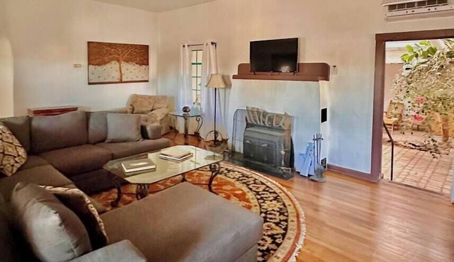 3 bed 2 bath Hacienda near Downtown and NMSU. in Las Cruces