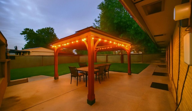 3 bed 2 bath house with 2 king beds, fire pit, gazebo & pool table!