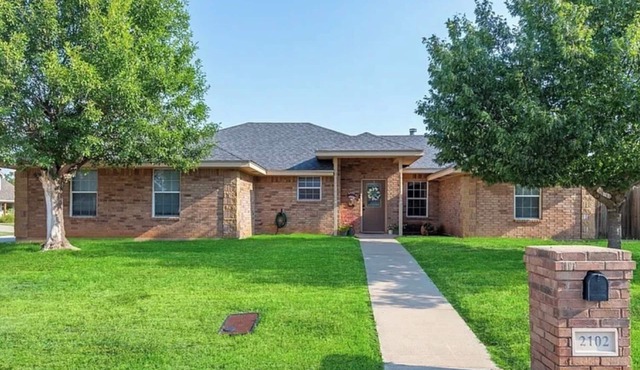 3-bedroom house in North Abilene. Close to ACU, 6-7miles to the zoo and airport.