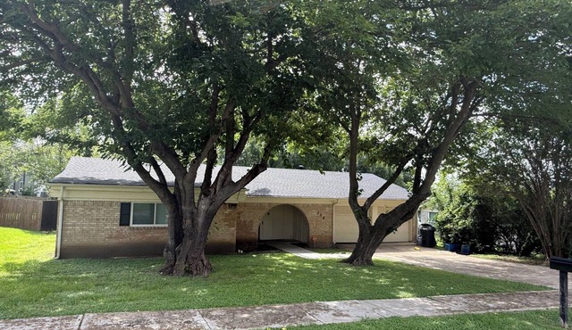 3-bedroom house in serene Benbrook with cool AC breeze