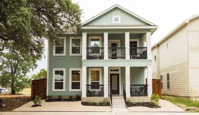 3-bedroom vacation home just 17 minute walk to Alamodome