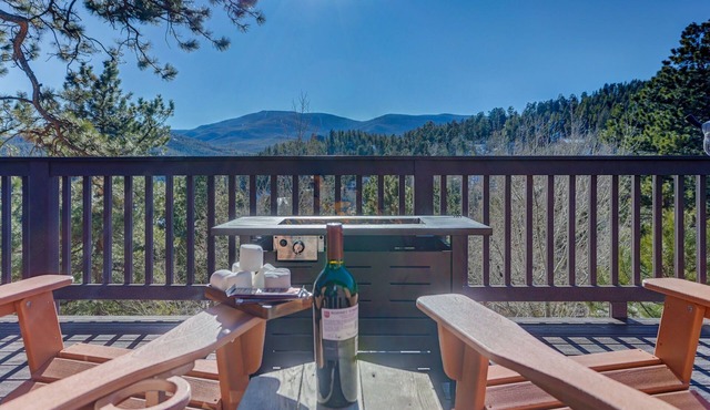 3-BR, amazing Mountain View, game room, hot tub, 30 min to Red Rocks, wild life