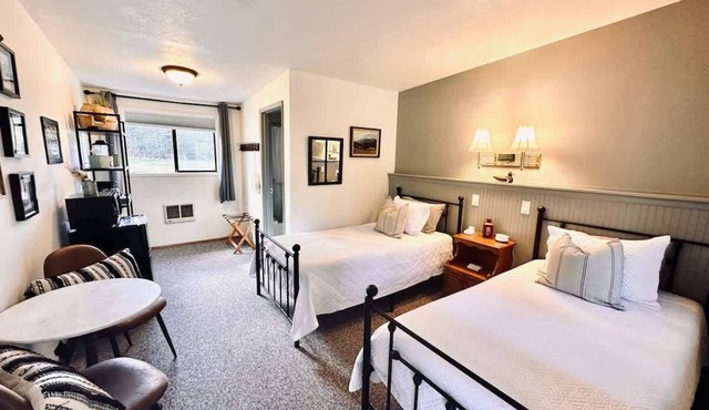 #3 ✦Close to Hiking in ONP | Room w/2 Twin Beds✦