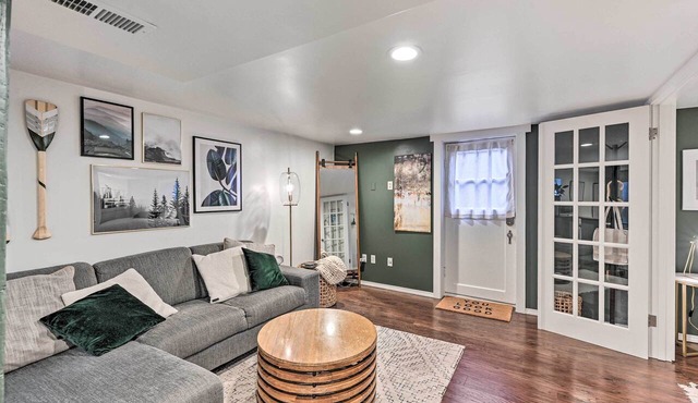 3 Mi to Dtwn, 4 Mi to Lumen Field: Queen Anne Apt!