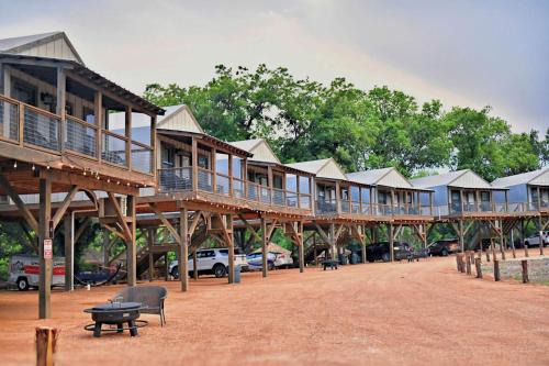 #3 Waterfront Cabin - Cibolo, TX