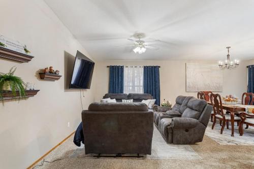 320 Royal Ct