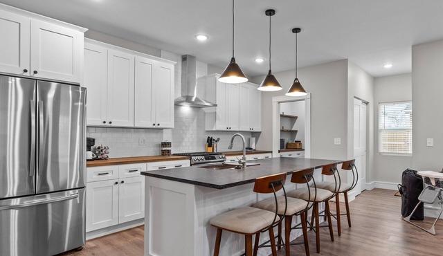 3323: Uptown Elegant Escape by JZ Vacation Rentals