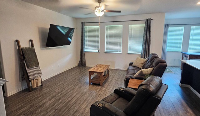 3bedroom house in charming Princeton with cool AC breeze and golf hitting screen