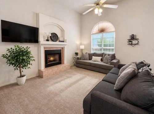 3bedroom- Spacious Open-Concept Home, Near Shops and Dining