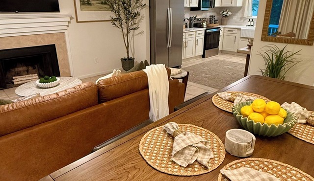 3Br Executive Woodland Retreat—Close to Hospitals, Trails, I45, Market St & Mall