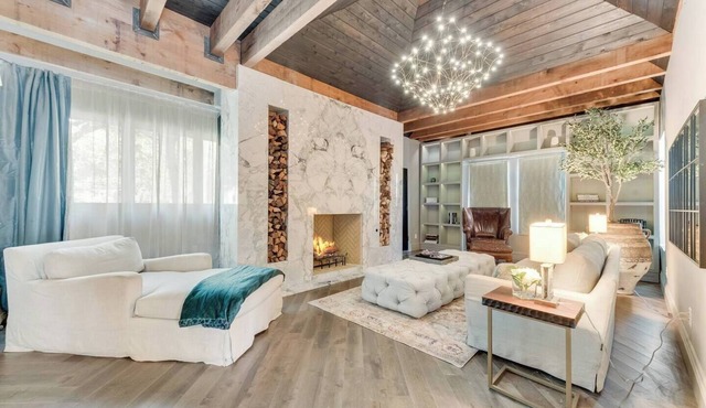3BR luxury home w/ private pool, Peloton, and gourmet kitchen.