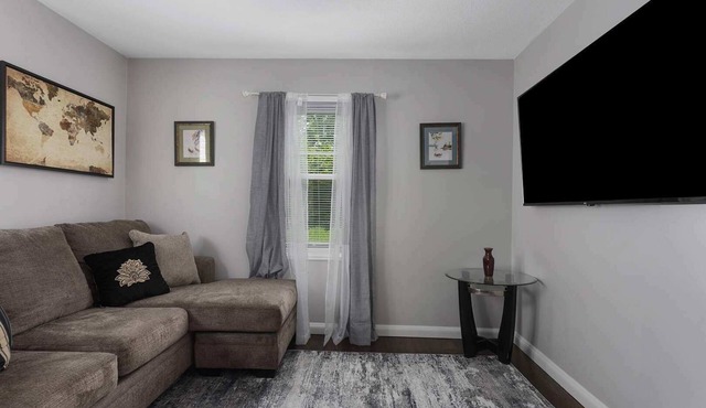3BR One Level Home,Easy Hwy Access,World Cup Ready