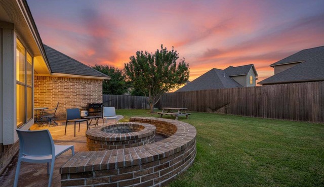 4/2 - 7min to A&M, entertainment patio, EV charger