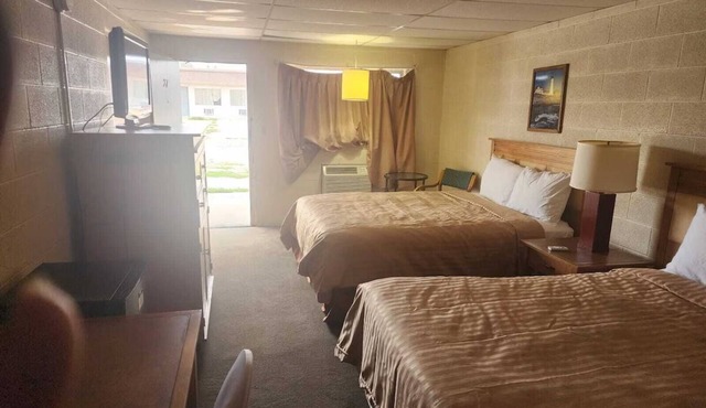 4 Affordable Comfortable Rooms Perfect for Road Trips Enthusiasts Along Quinter in Quinter