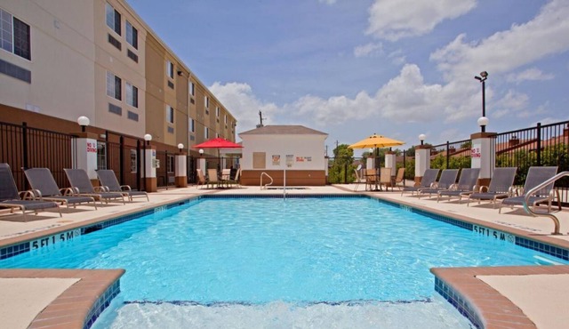 4 Comfy Units, Kitchen, Near Attractions, Pool