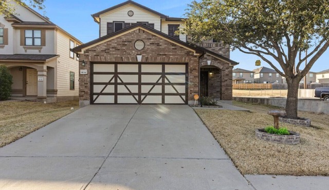 4 Queen Beds + Garage Parking in West Temple