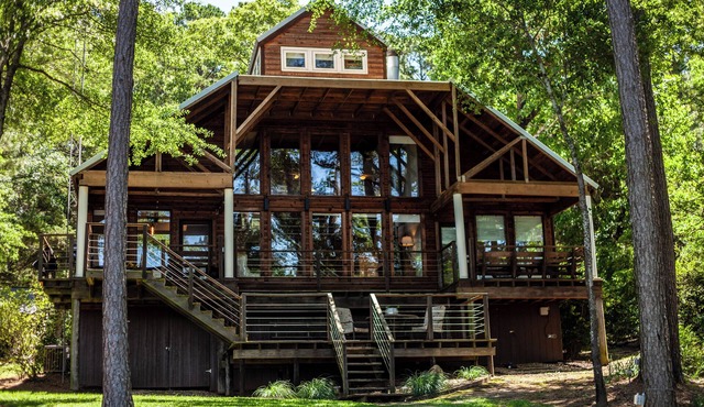 5 BDR Lakefront Home w/Tree House on Lake Palestine