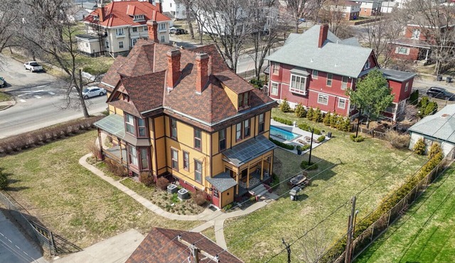537C) Two Historic Homes | 11 Bedrooms | Downtown