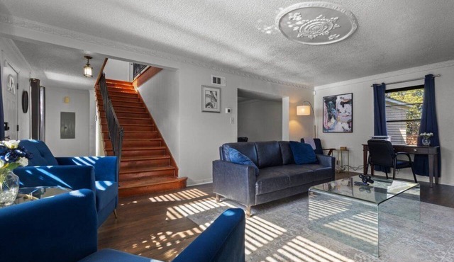 5BR Historic Home Soaking Tub Firepit Balcony Near Downtown Deep Ellum Baylor