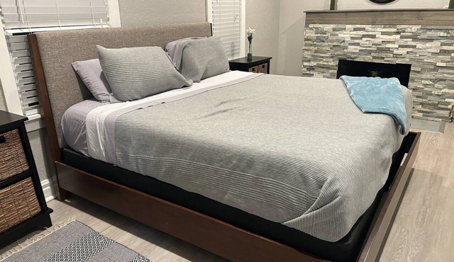 5Min to Stadiums - King Bed - W/D -Spacious